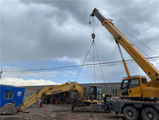 乌鲁木齐市25吨吊车的工作半径是多少？