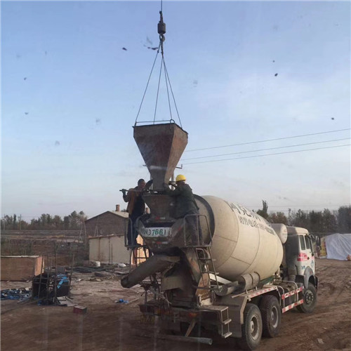 乌鲁木齐市“精准瞄准”—— 吊车的 “定位导航” 技术