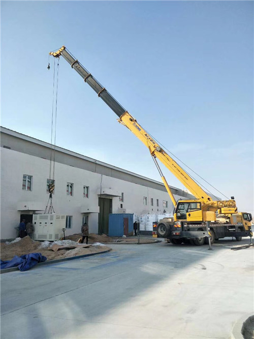乌鲁木齐市“超载就喊停”—— 吊车的 “重量保镖” 技术